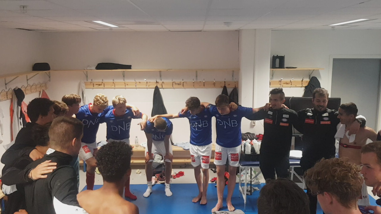 Se gutta juble etter seieren over Ready